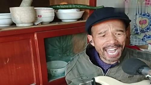 唱歌特别难听的网红大叔,却意外走红网络