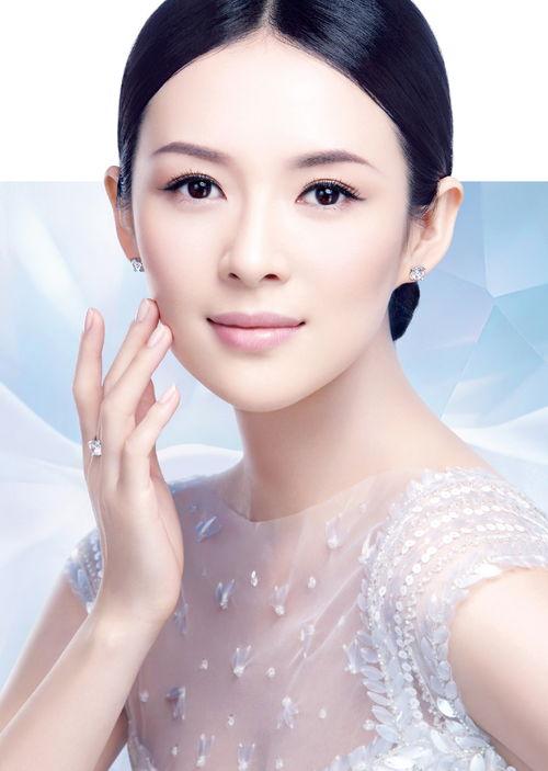 女明星身价200亿,身价200亿的女明星，揭秘她的辉煌人生